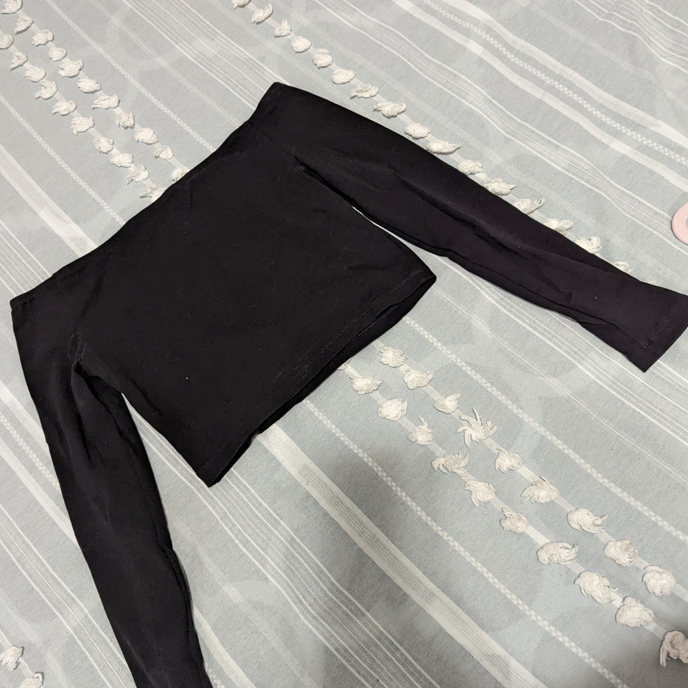 Off shoulder longsleeves